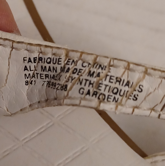 4/$30 White Floral Faux-Leather Sandals - Size 3 (Girl) - Picture 8 of 8